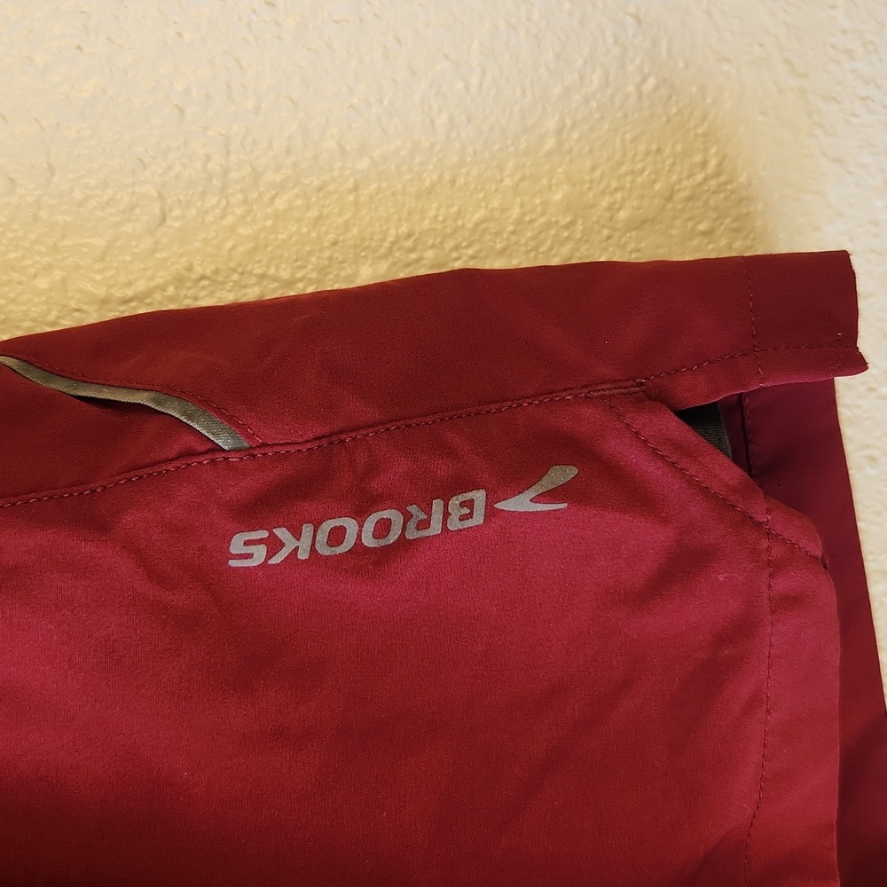 Brooks Running Shorts Run Happy Size M - Picture 2 of 9